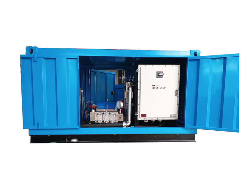 What are the applications of high-pressure water concrete flushing equipment in bridge and dam construction?